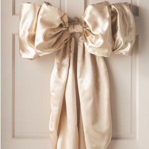 LAST ONE🔥 Anthro exclusive gold satin Bow Tree Topper